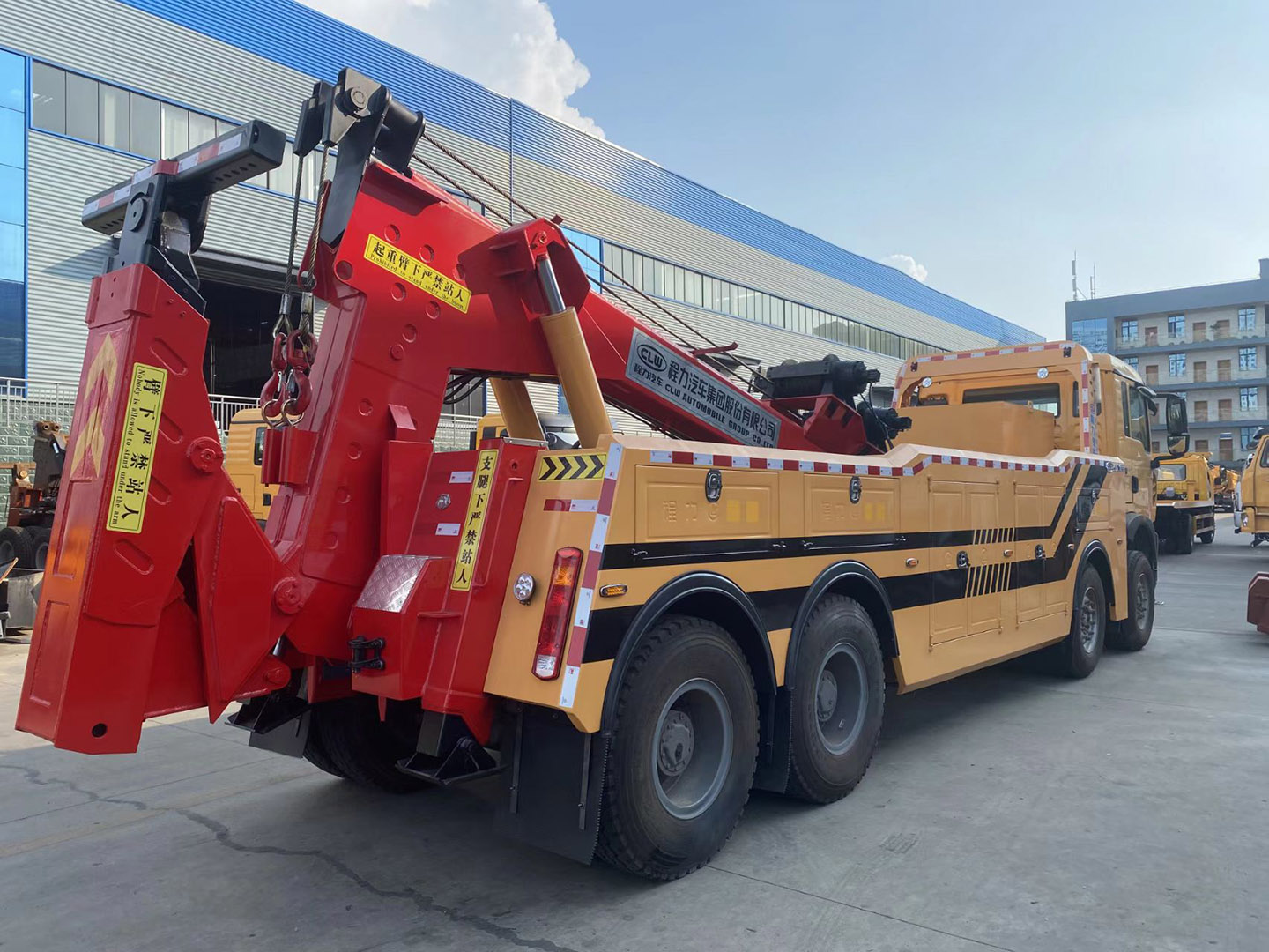 重汽豪沃前四后八一拖一清障车