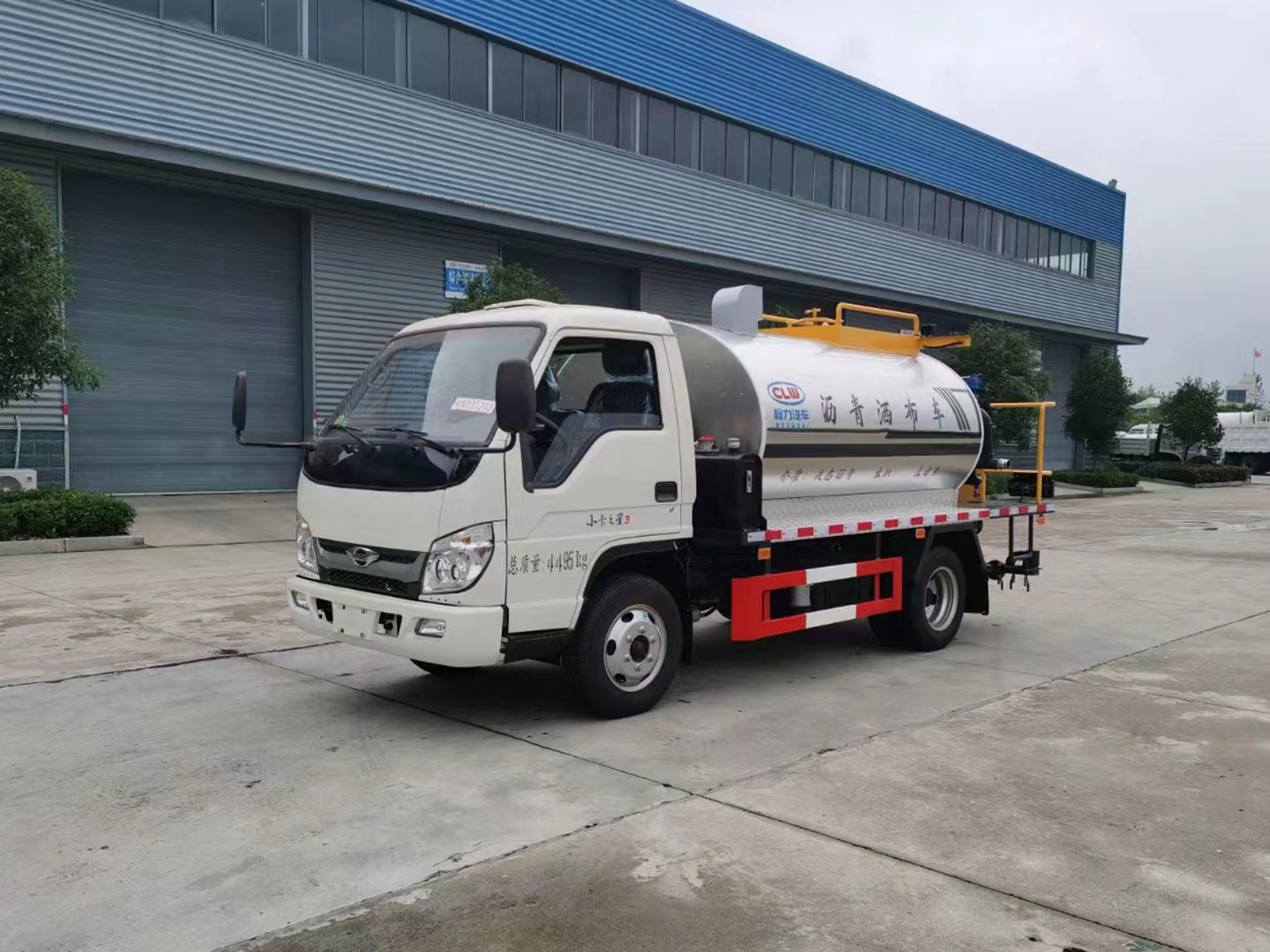 尊龙凯时集团国六福田小卡3沥青洒布车