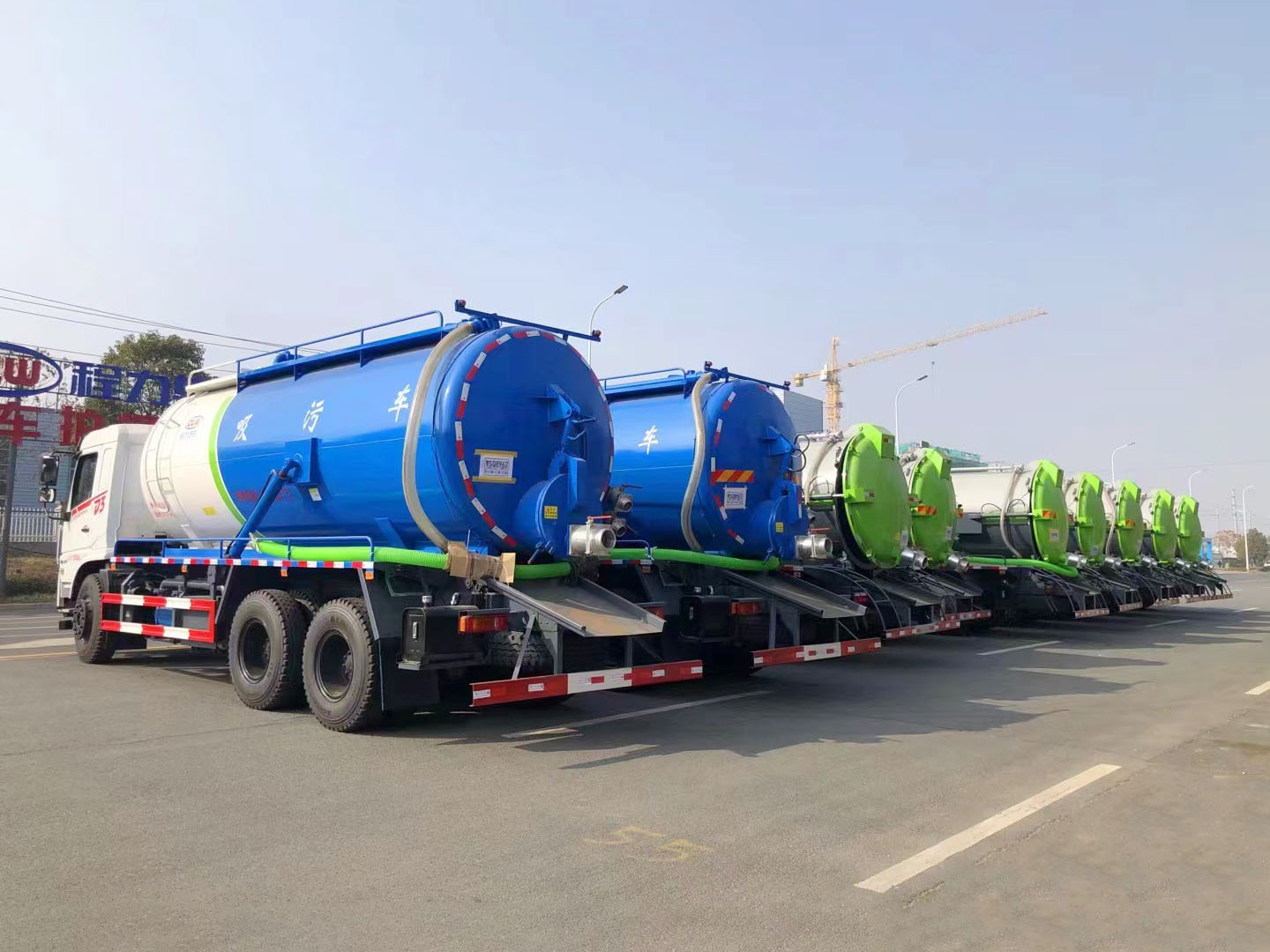 尊龙凯时集团环卫东风吸污车顺利发车