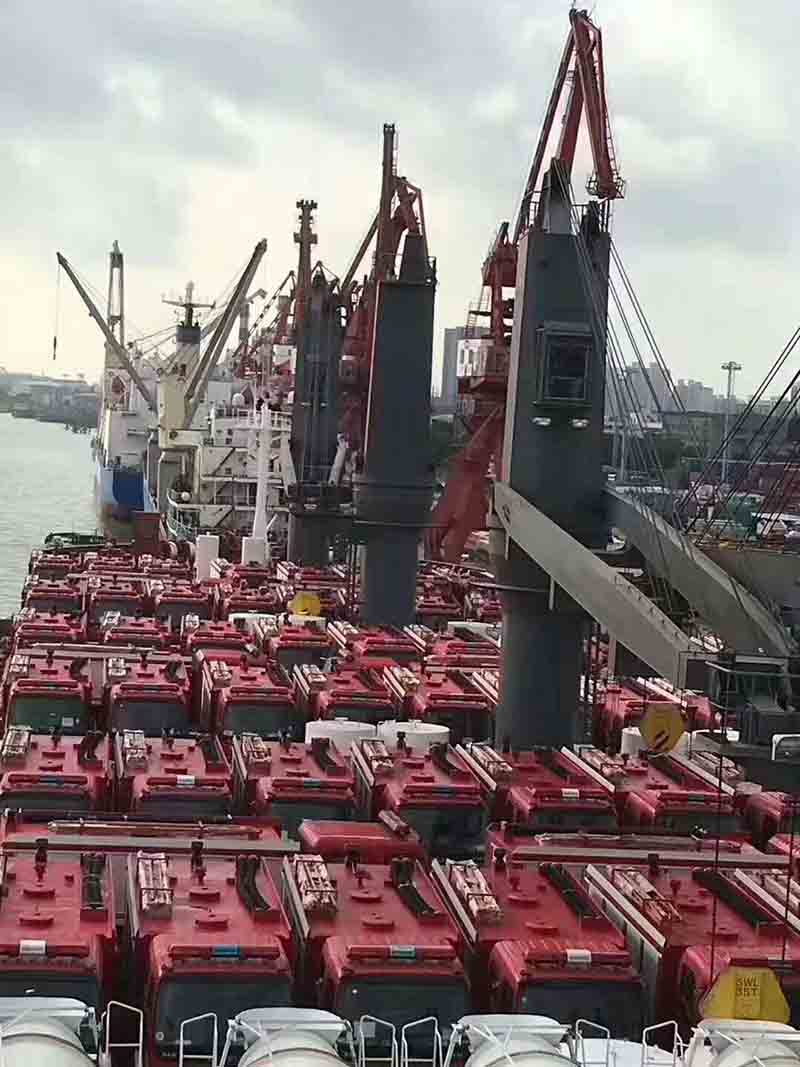 尊龙凯时消防车出口案例展示