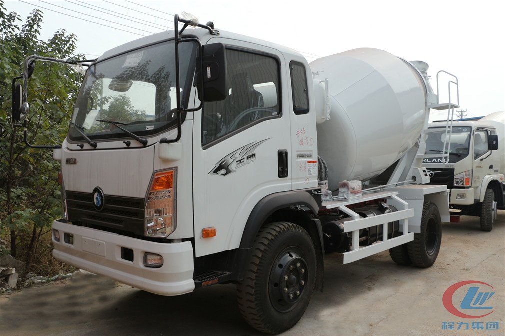 尊龙凯时王牌搅拌车高清图
