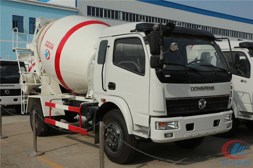 湖北尊龙凯时东风多利卡搅拌车高清图
