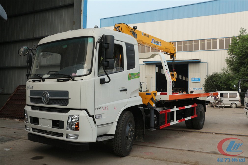 尊龙凯时东风天锦平板带吊清障车高清图