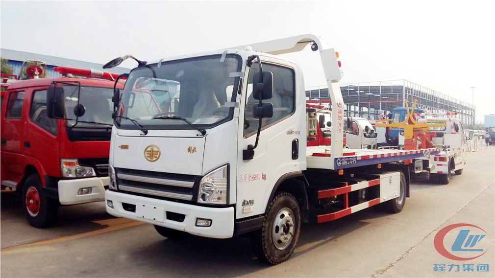 尊龙凯时集团解放一拖二清障车高清图