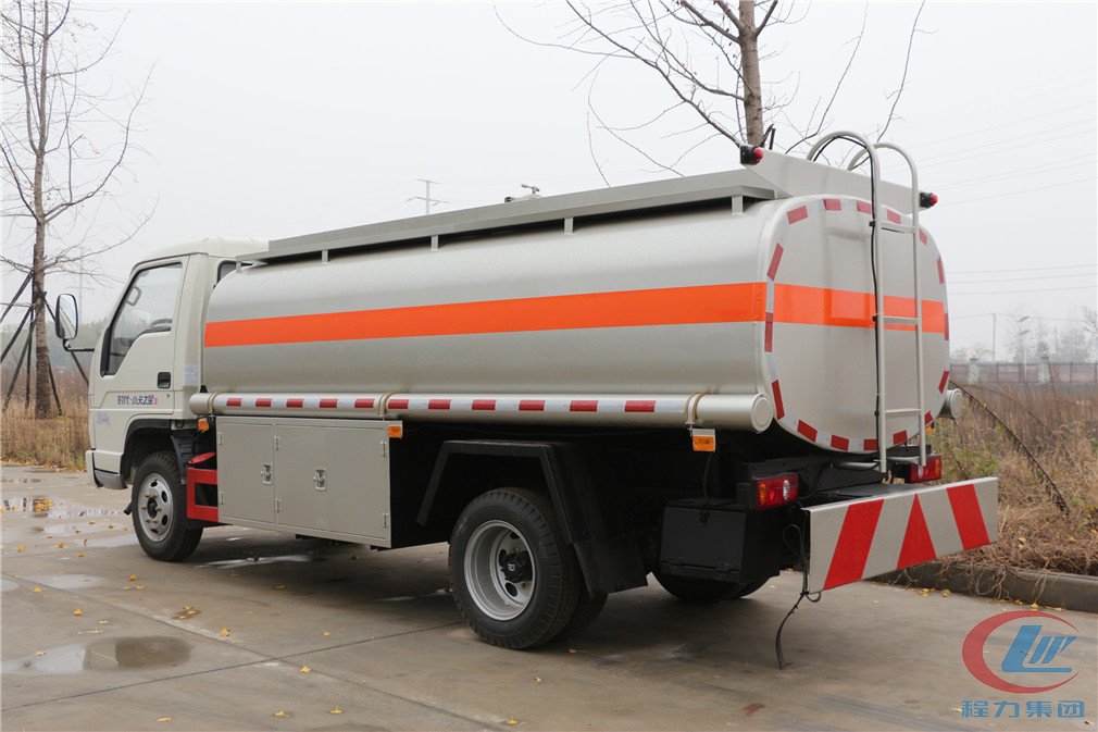 湖北尊龙凯时福田6方不上户加油车侧面图