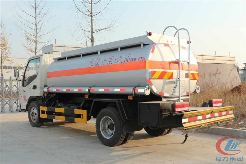 湖北尊龙凯时江淮（5方）加油车侧面图