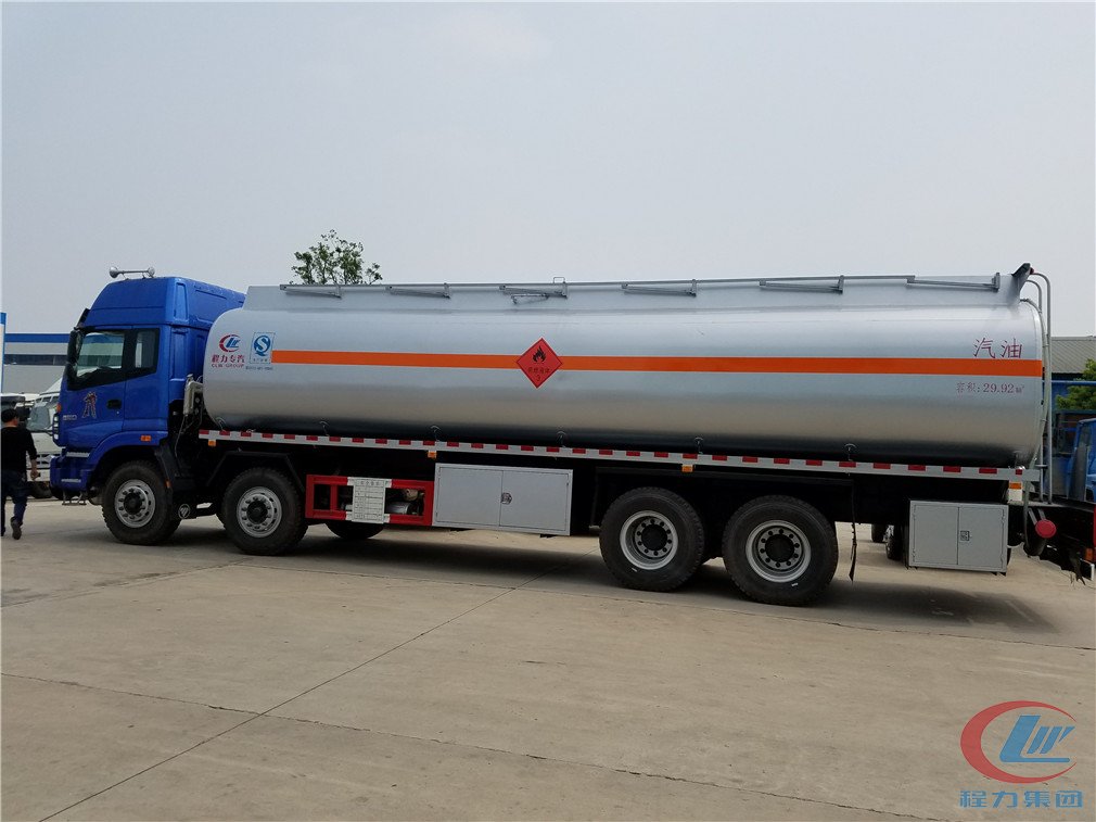 尊龙凯时福田欧曼前四后八(25方)运油车侧面图