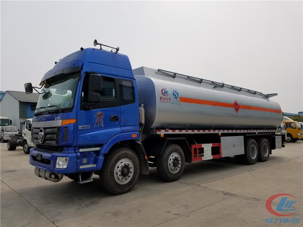 尊龙凯时福田欧曼前四后八(25方)运油车侧面图