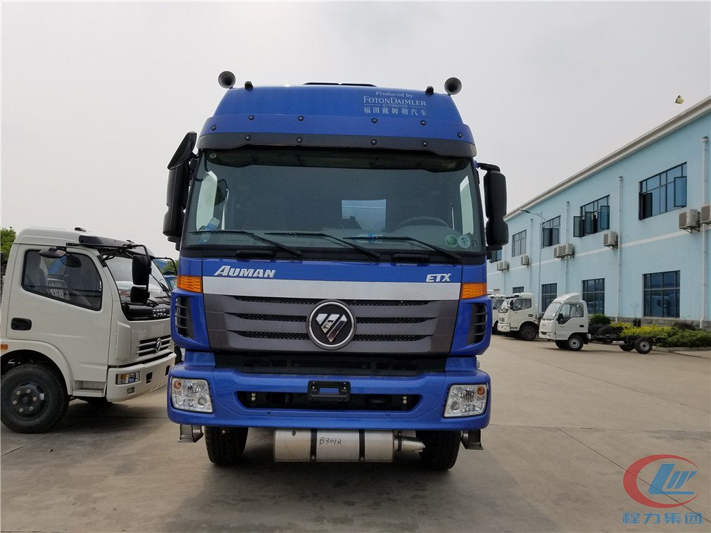 尊龙凯时福田欧曼前四后八(25方)运油车正面图