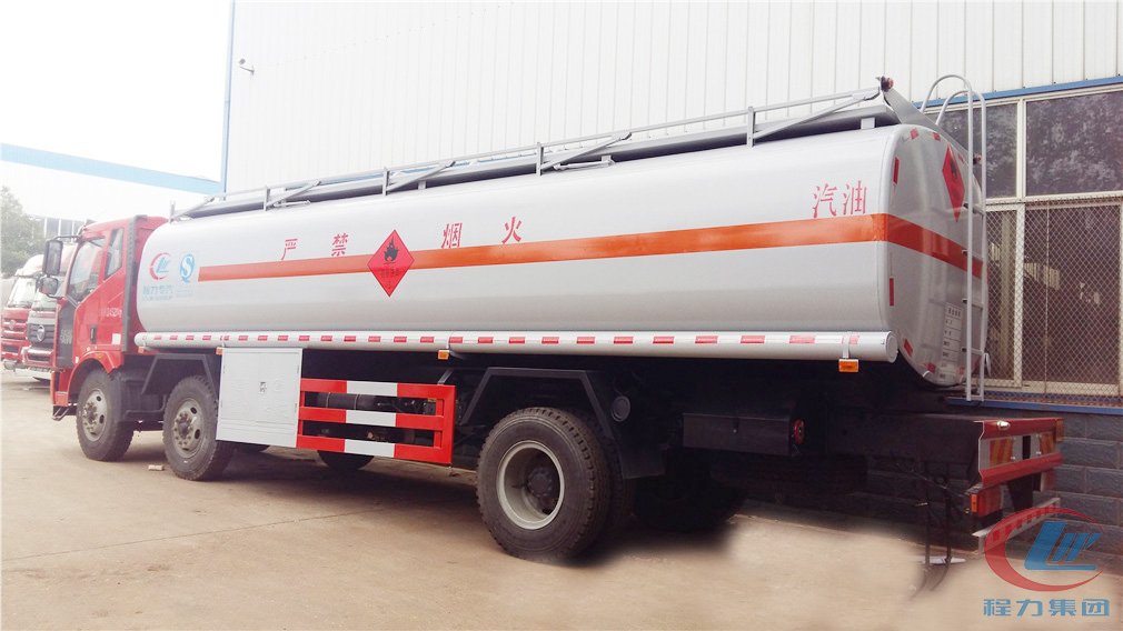 湖北尊龙凯时解放小三轴(19.5/23方)加油车侧面图