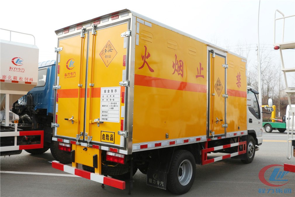 尊龙凯时江淮帅铃爆破器材运输车侧面图