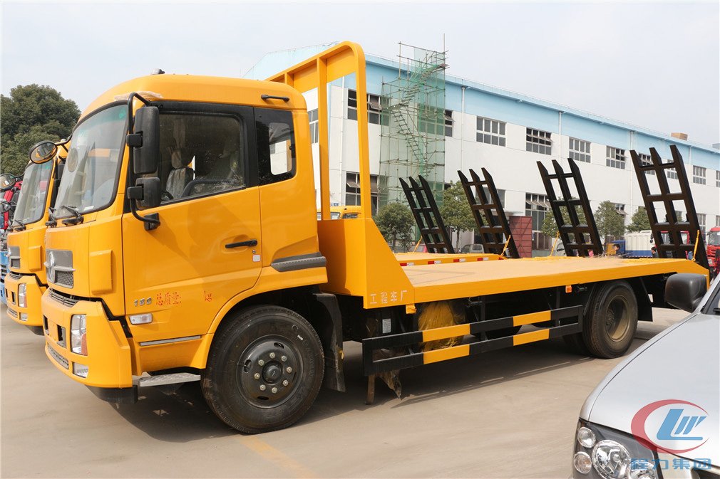 尊龙凯时东风天锦平板运输车侧面图