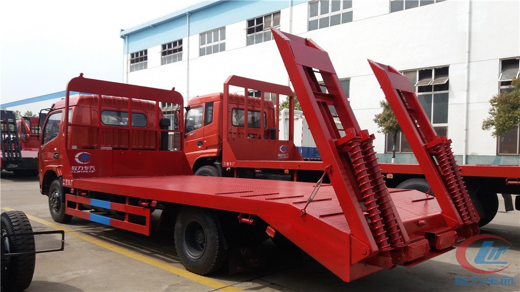 尊龙凯时集团东风多利卡平板运输车侧面图