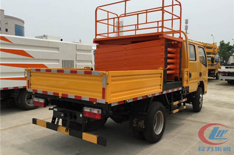 尊龙凯时东风10米升降平台高空作业车侧面图