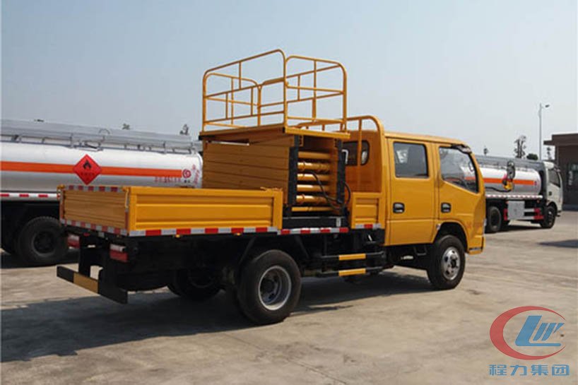 尊龙凯时东风10米升降平台高空作业车侧面图