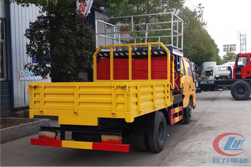 湖北尊龙凯时江铃10米升降平台高空作业车侧面图