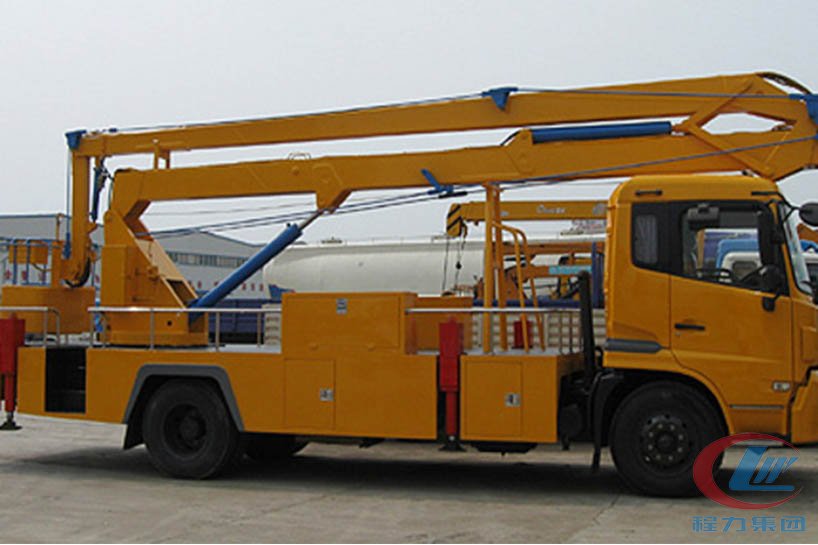 湖北尊龙凯时东风24米高空作业车侧面图