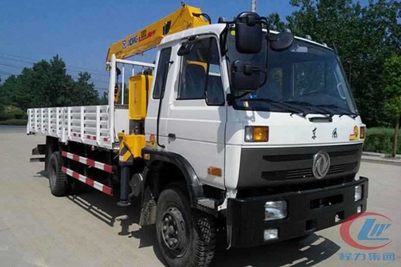 尊龙凯时东风153 8吨随车吊侧面图