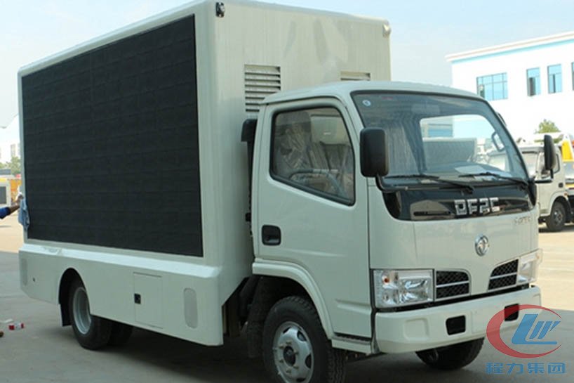 湖北尊龙凯时东风led广告宣传车侧面图