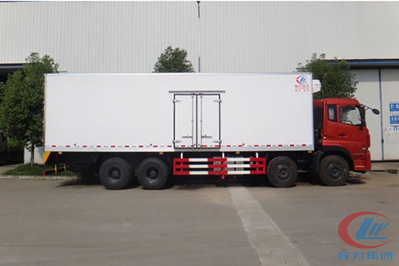 尊龙凯时东风天龙前四后八冷藏车侧面图