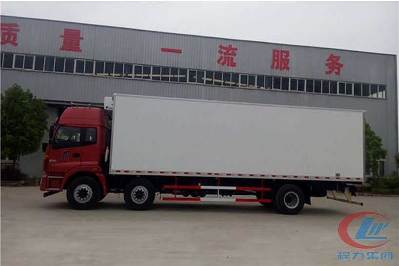 湖北尊龙凯时福田欧曼小三轴冷藏车侧面图