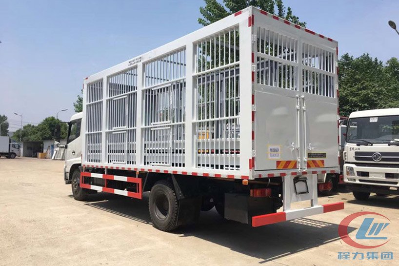 东风天锦6米8运猪车、畜禽运输车侧面图