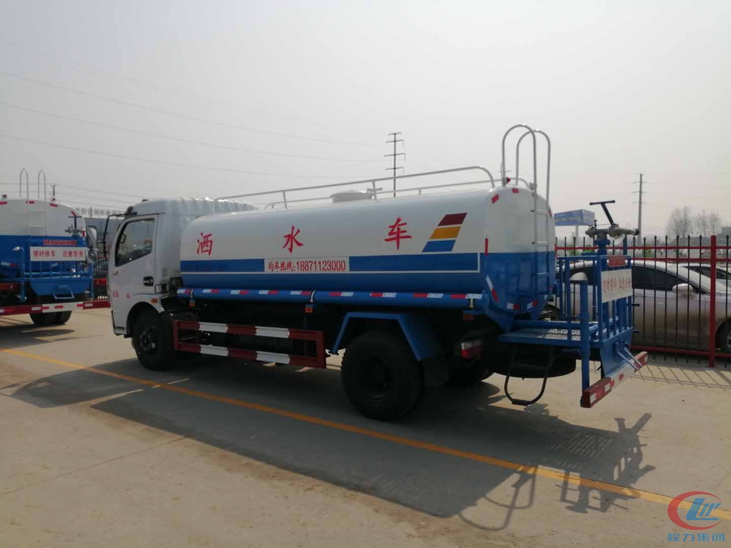 尊龙凯时威牌东风多利卡洒水车