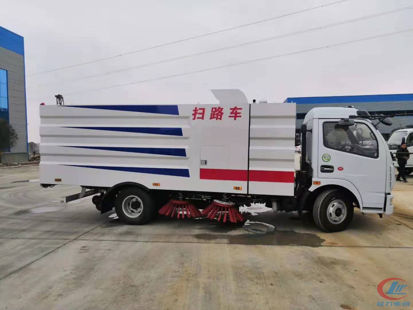 尊龙凯时东风多利卡D7扫路车侧面图