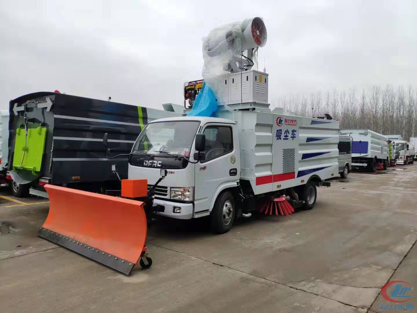 小多利卡D6吸尘车加扫刷，加除雪车，加雾炮