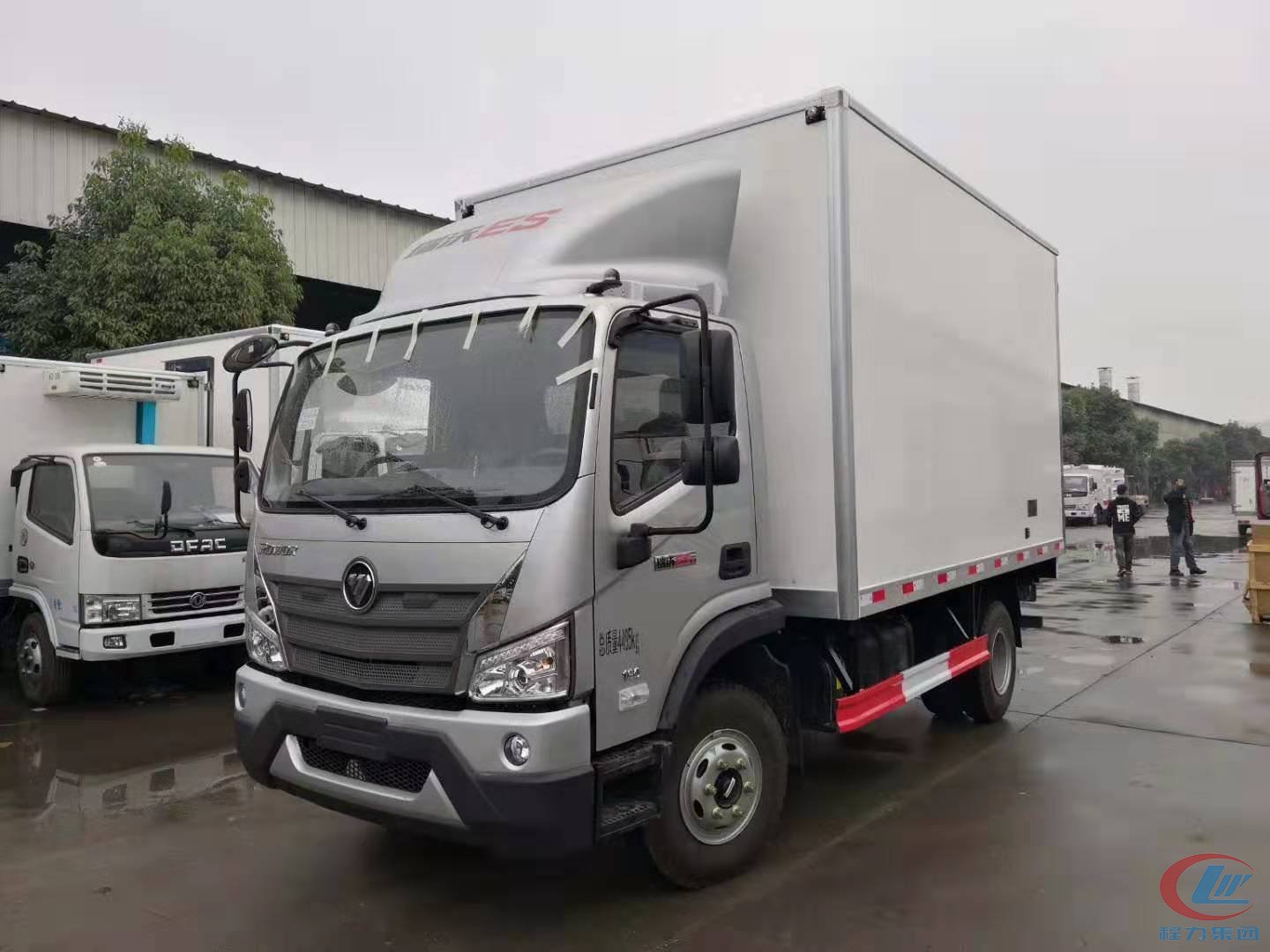 尊龙凯时小霸王冷藏车侧面图