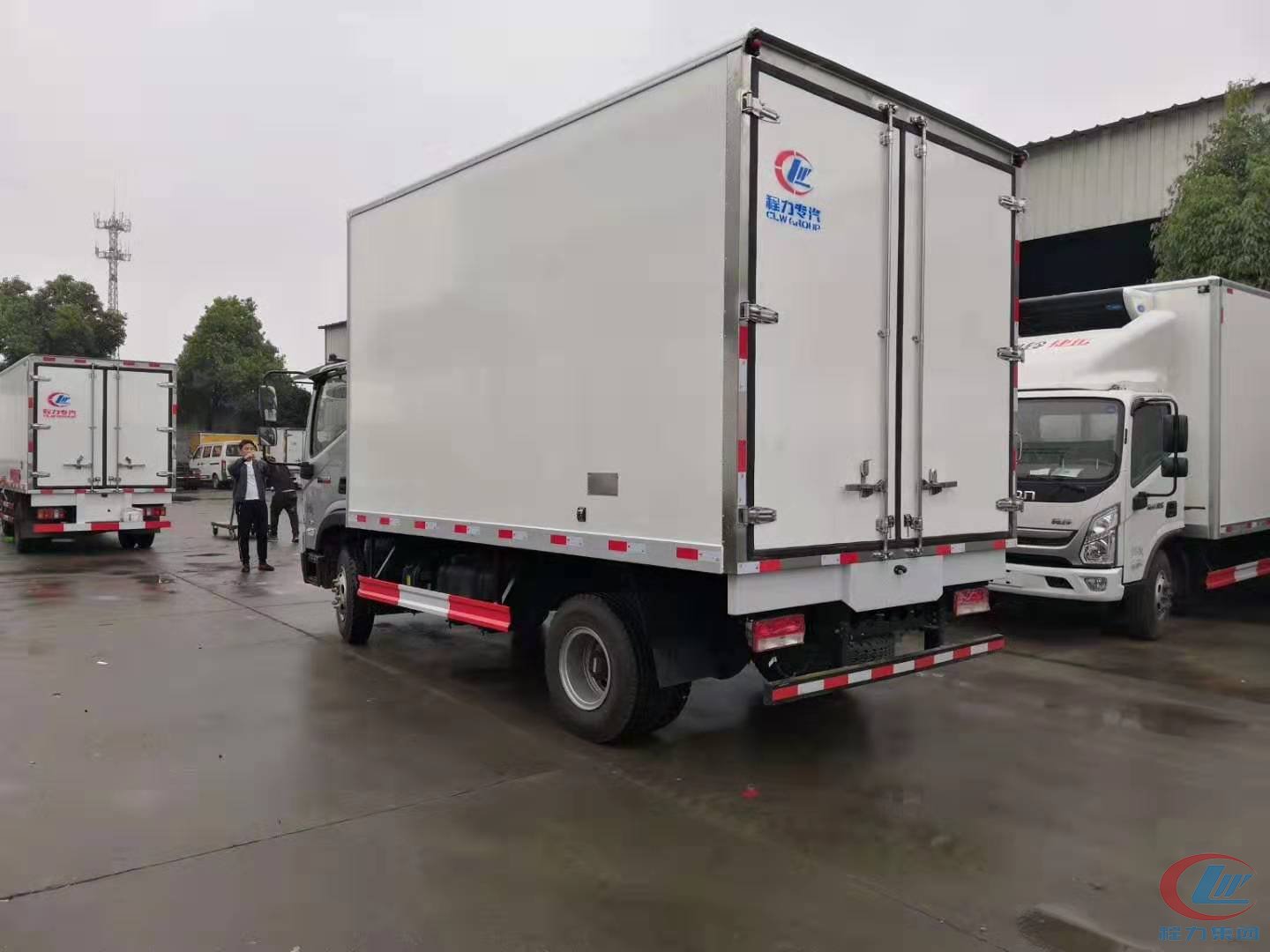 尊龙凯时小霸王冷藏车侧面图