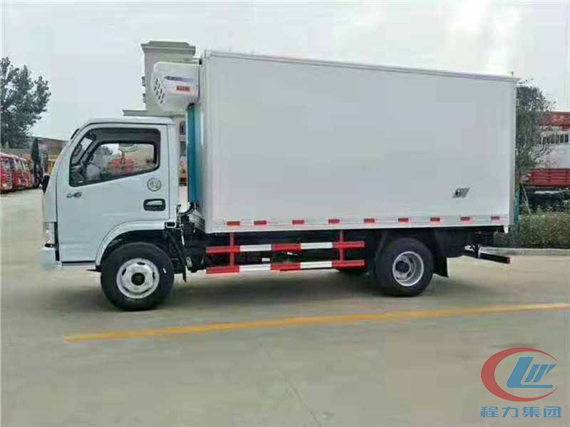 尊龙凯时威牌东风小多利卡冷藏车
