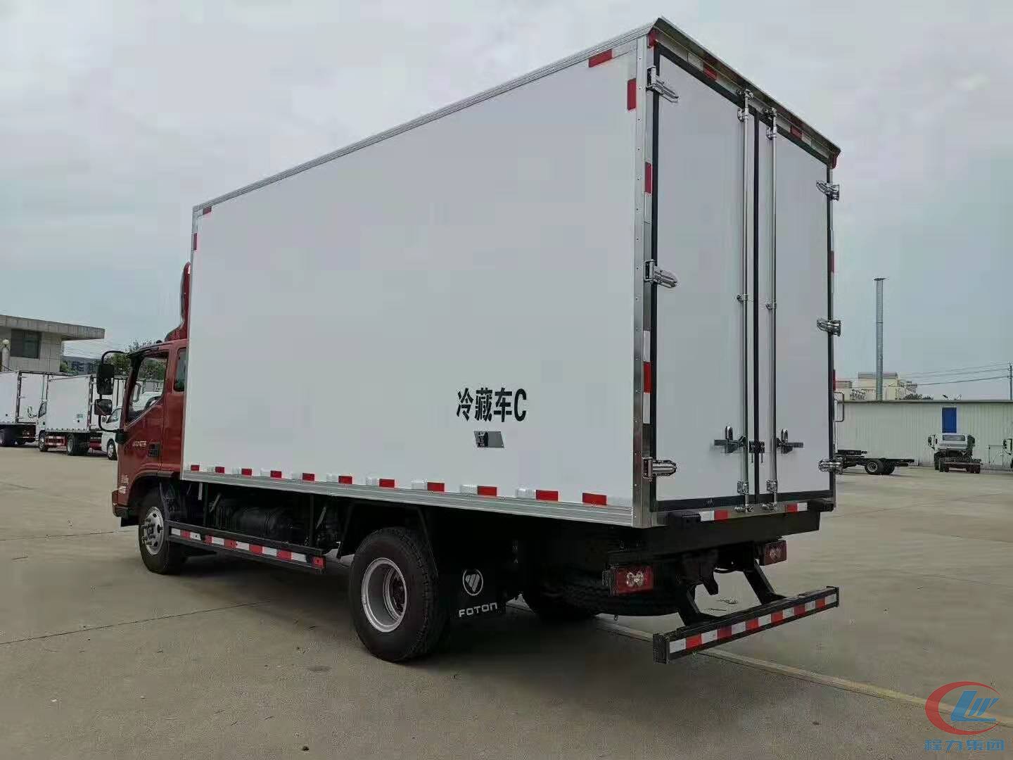 尊龙凯时福田奥铃冷藏车（厢长6米）侧面图