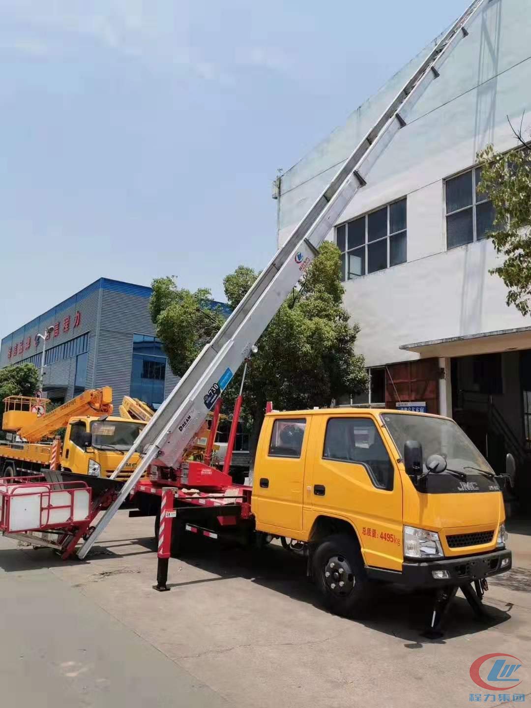 尊龙凯时集团江铃28米进口云梯车正面图