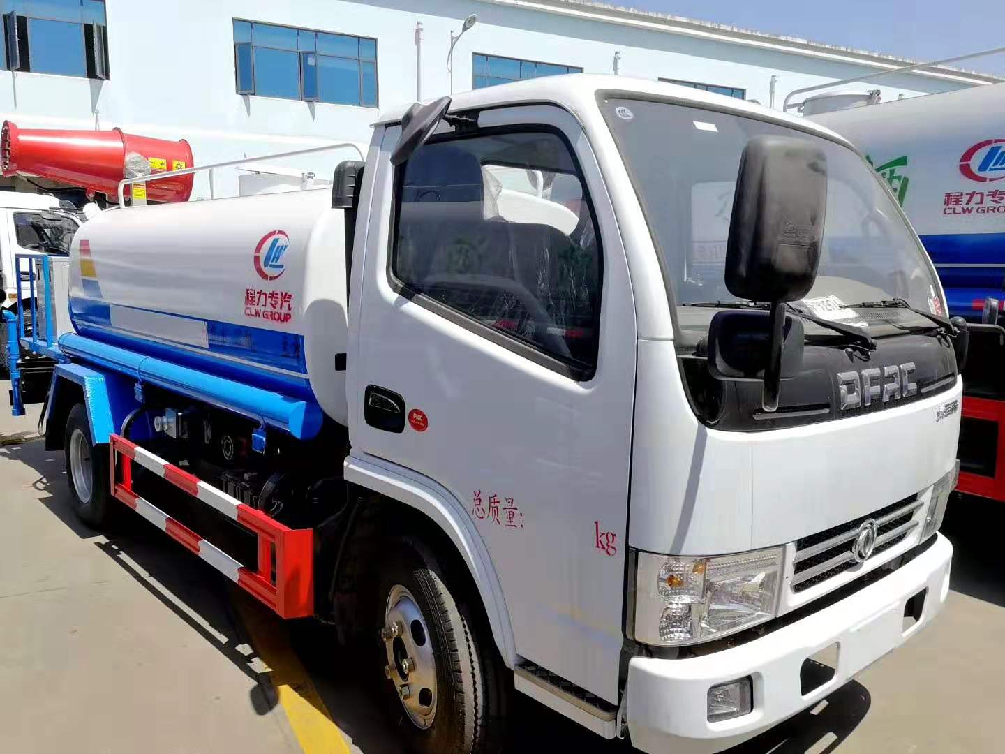 尊龙凯时威牌东风5方雾炮洒水车