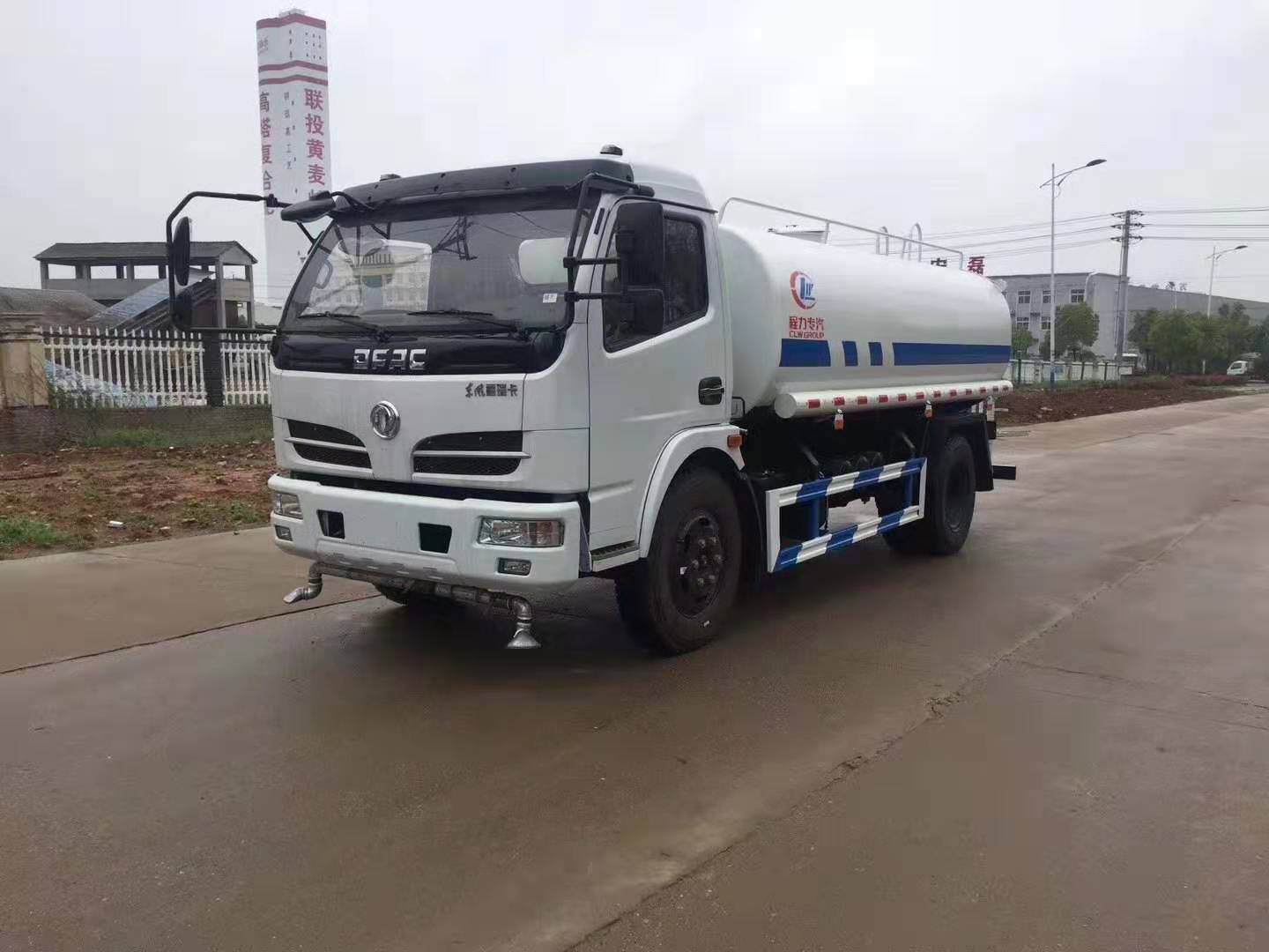 尊龙凯时东风多利卡9.5方绿化喷洒车正面图