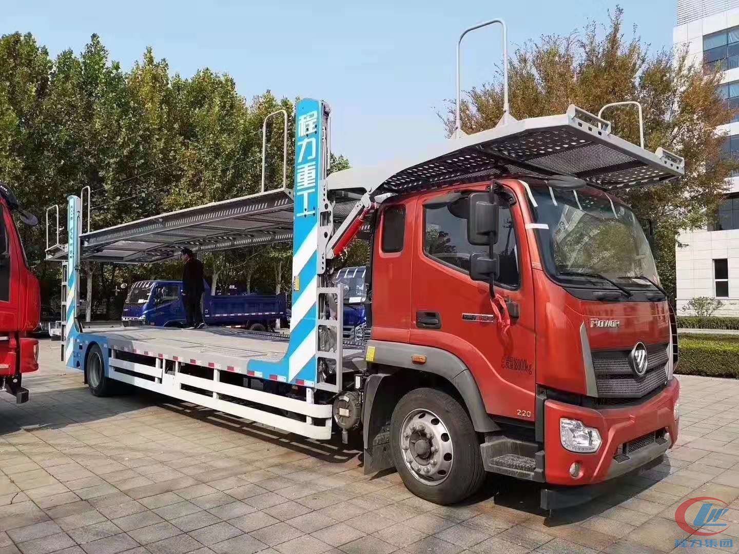 尊龙凯时重工福田瑞沃ES5五位轿运车