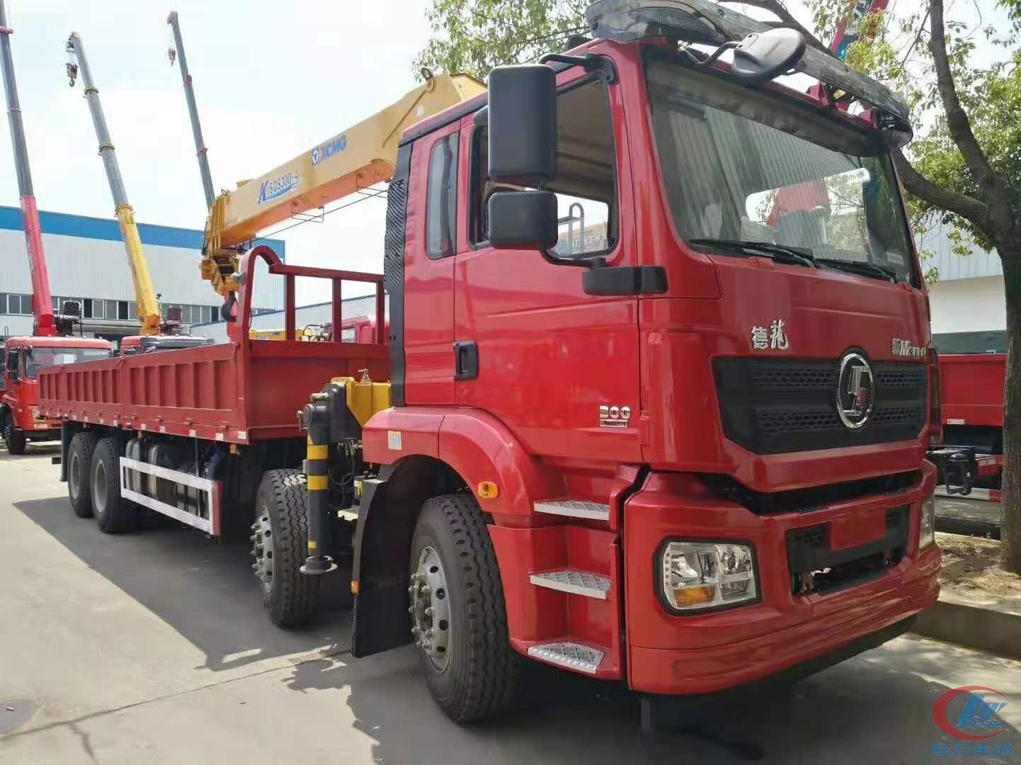 湖北尊龙凯时陕汽8吨随车吊高清图