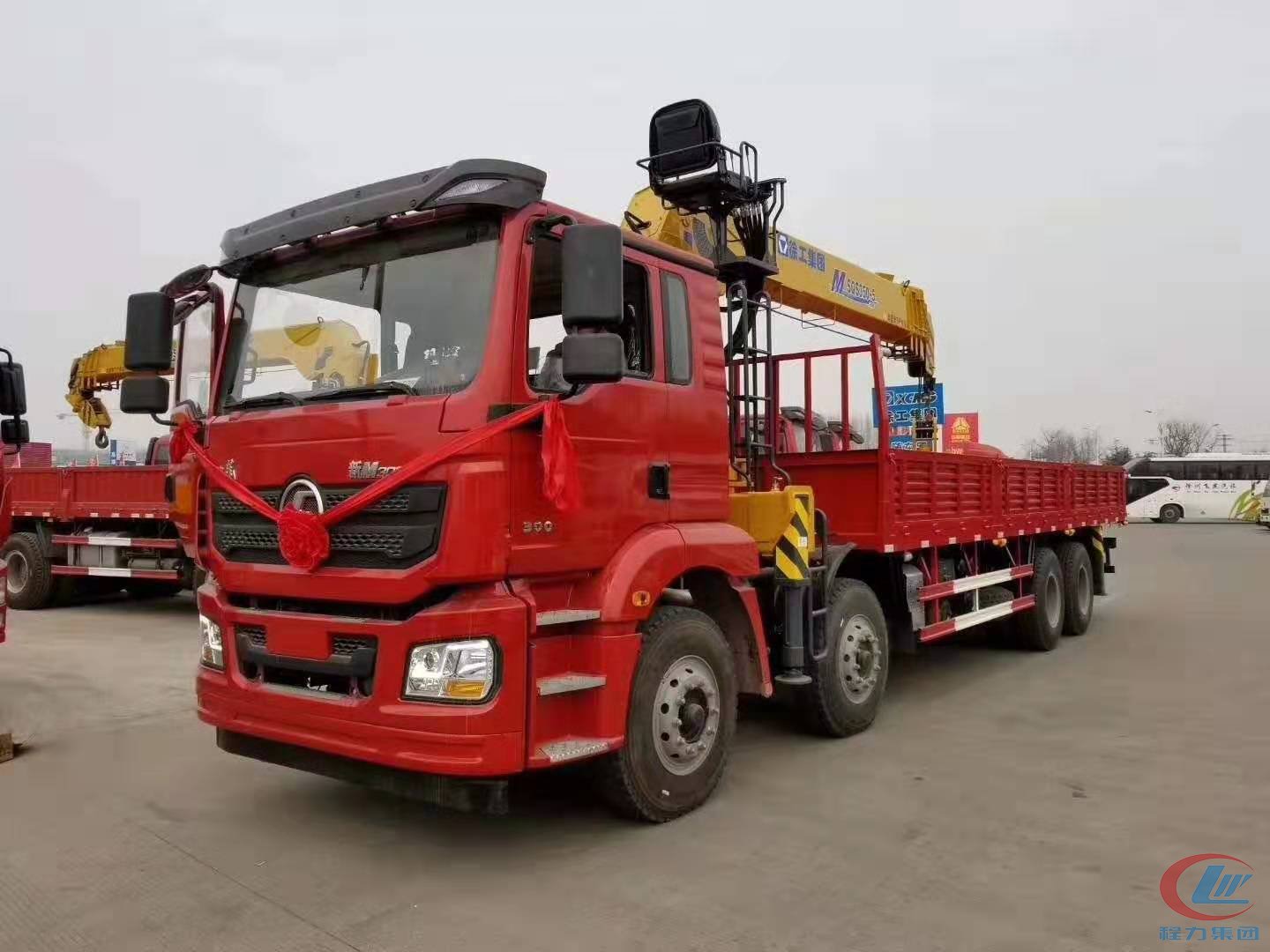 湖北尊龙凯时陕汽德龙前四后八徐工随车吊