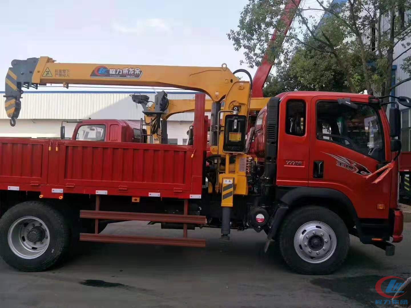 尊龙凯时重汽王牌随车吊