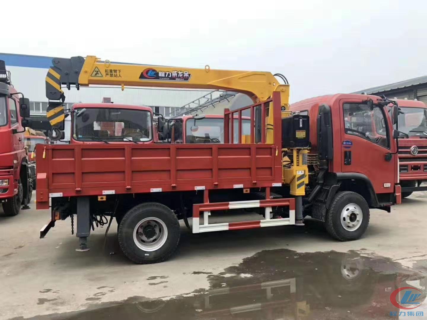 湖北尊龙凯时大运5吨随车吊侧面图