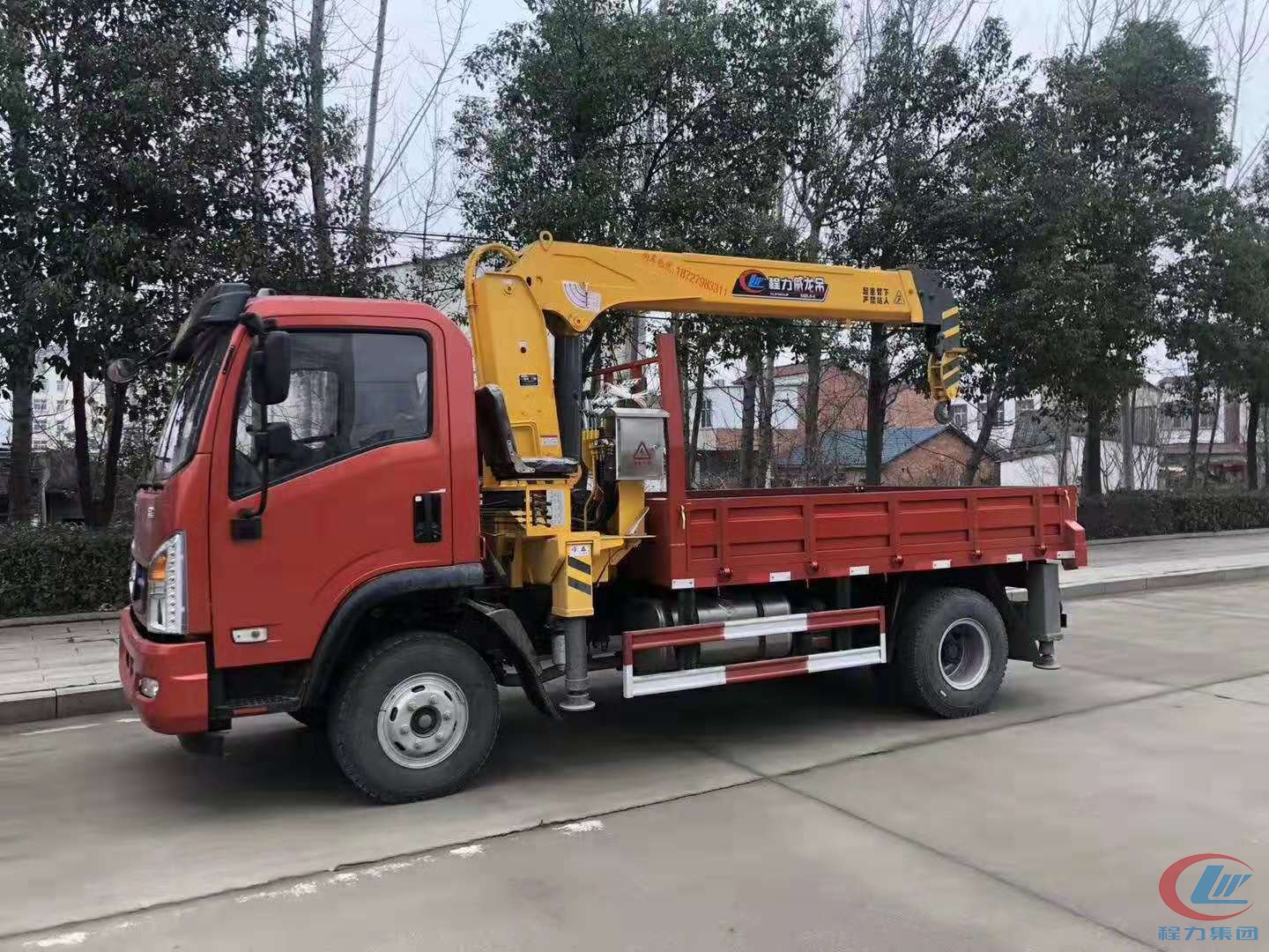 尊龙凯时公司大运随车吊厂家