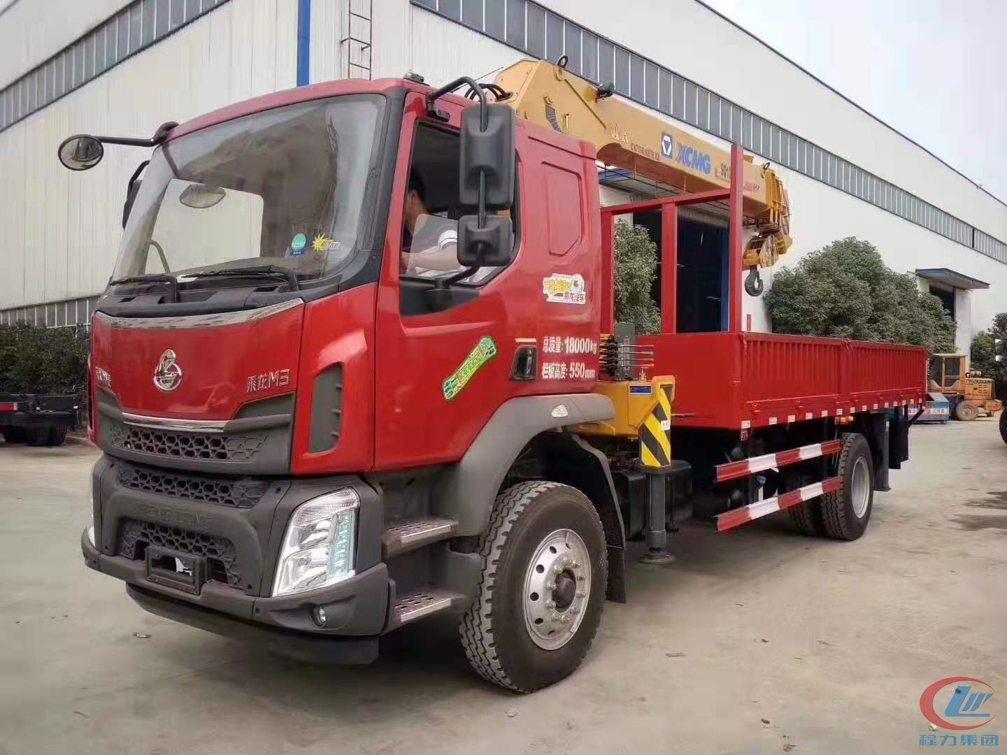 湖北尊龙凯时东风柳汽6.3吨随车吊高清图