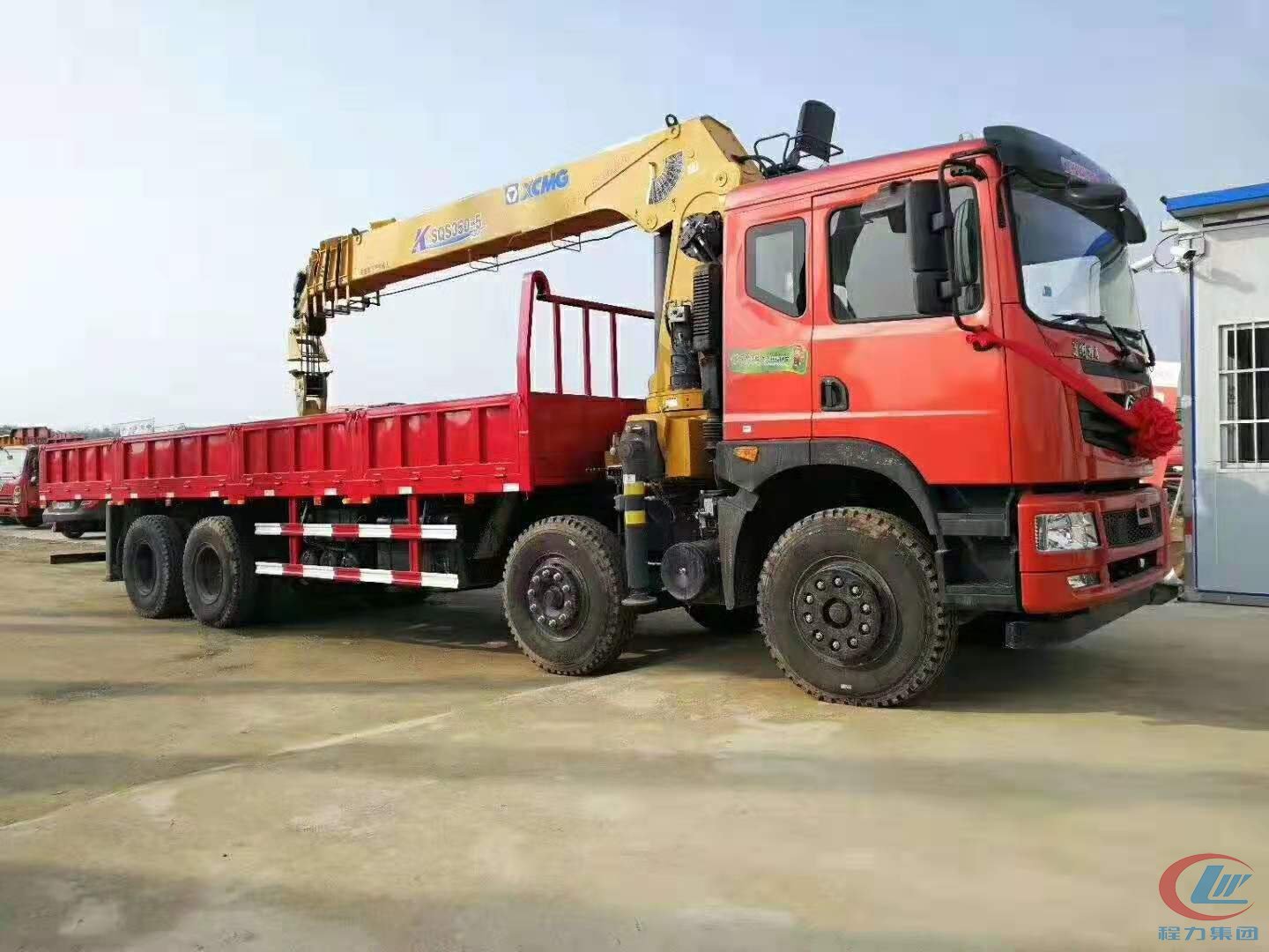 湖北尊龙凯时东风特商16吨前四后八随车吊