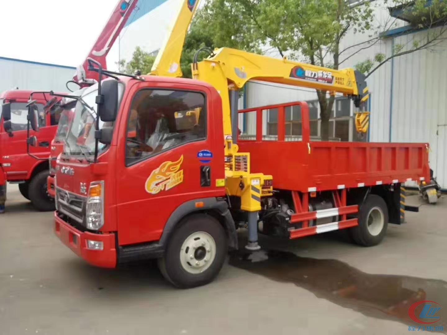 湖北尊龙凯时重汽5吨随车吊高清图