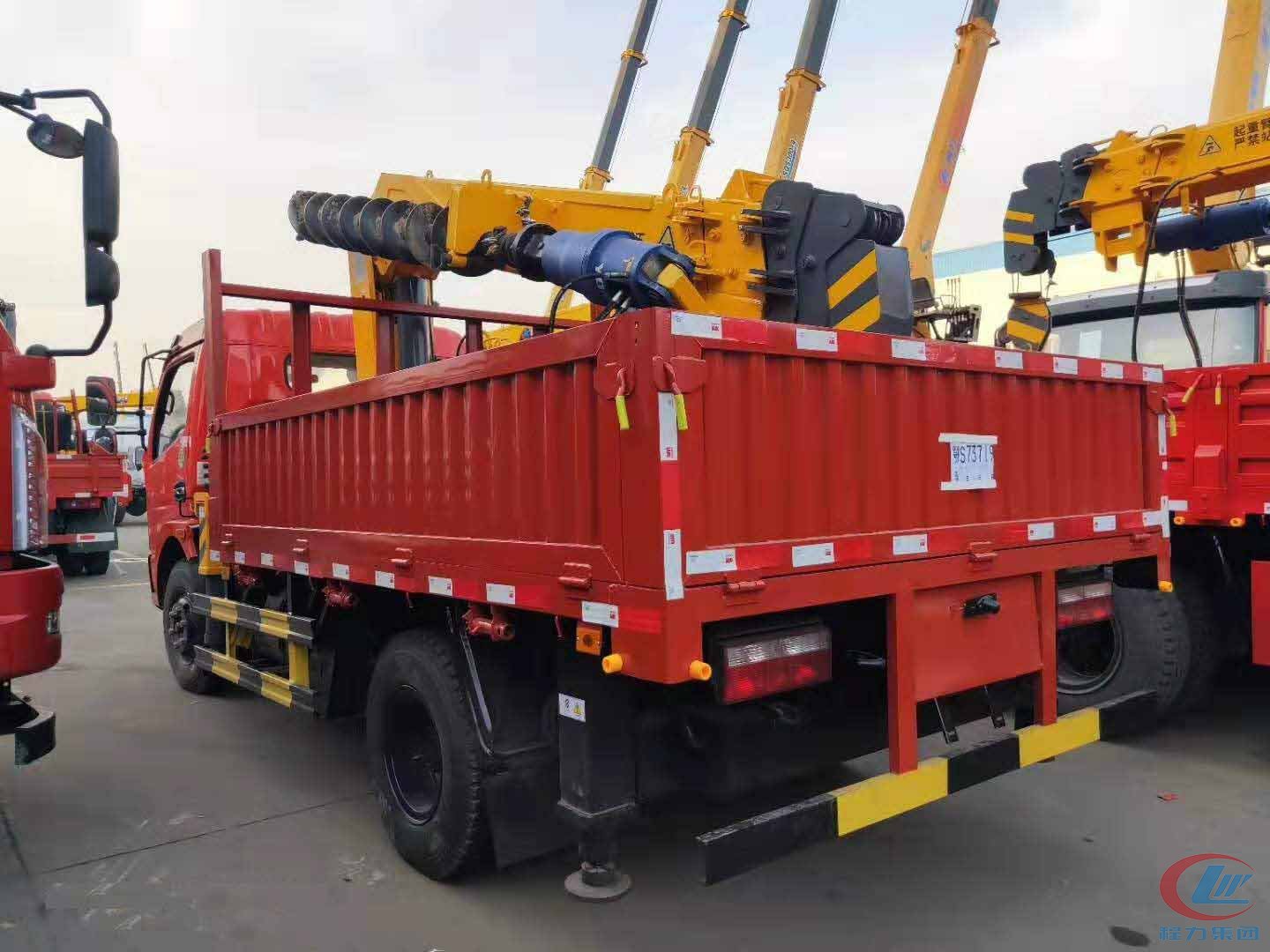 尊龙凯时集团东风福瑞卡蓝牌随车吊