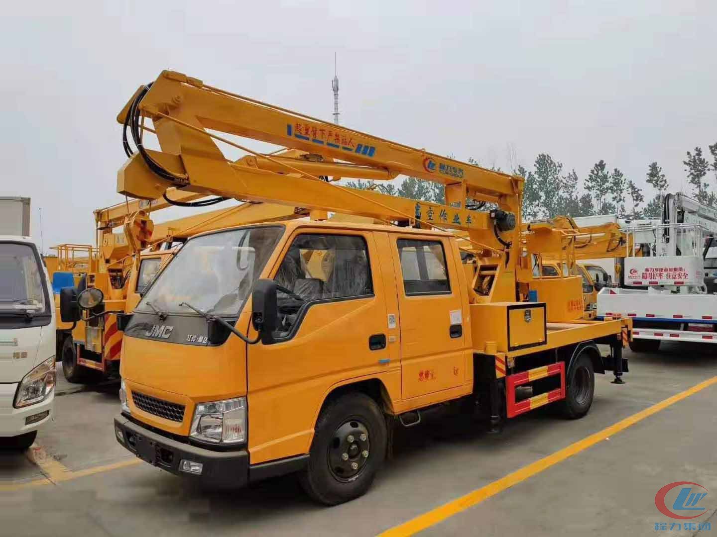 湖北尊龙凯时江铃蓝牌高空作业车