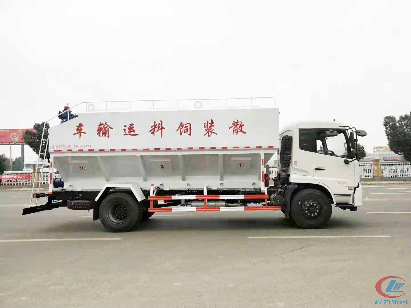 尊龙凯时10吨天锦散装饲料车侧面图