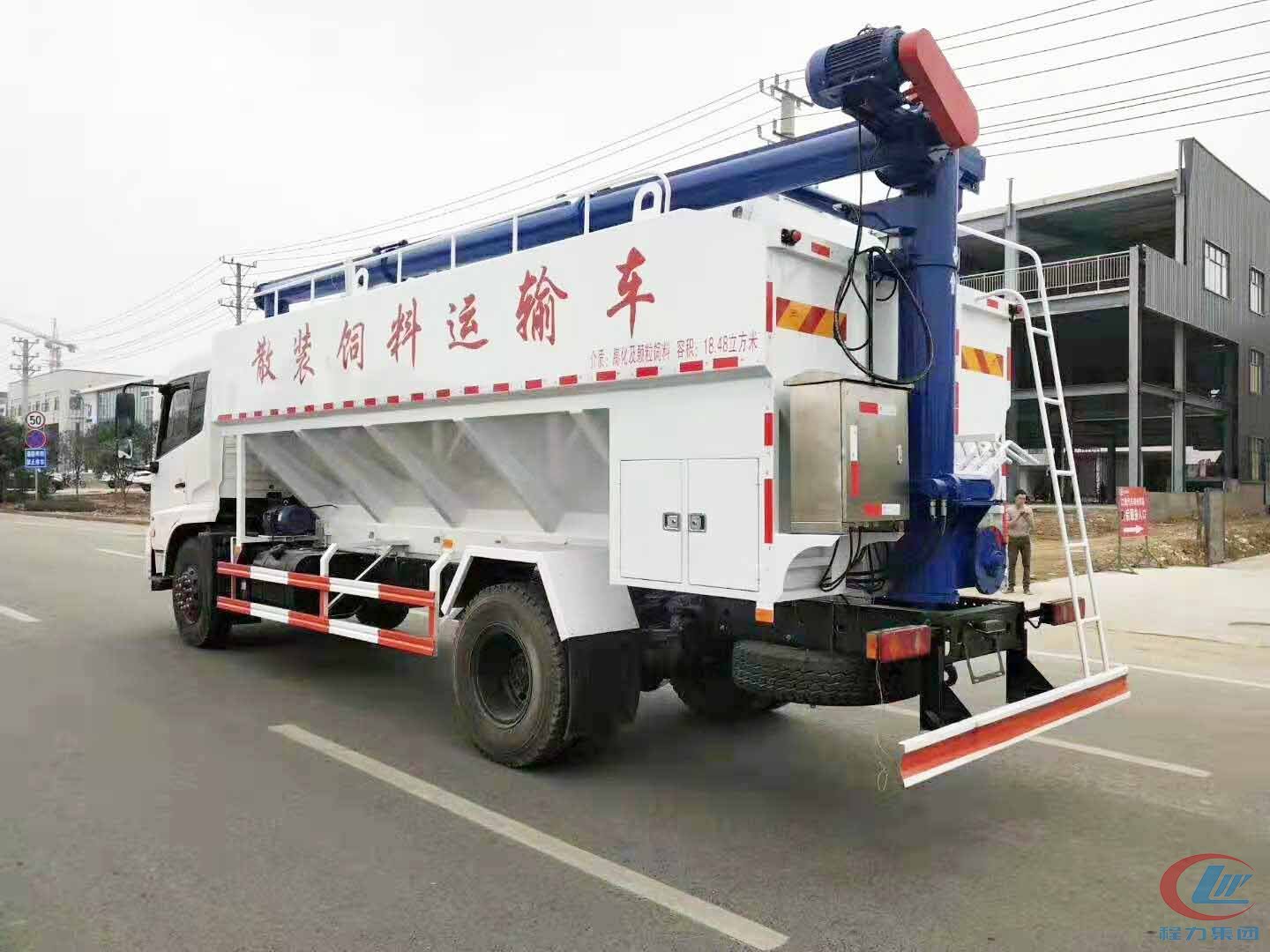 尊龙凯时10吨天锦散装饲料车侧面图