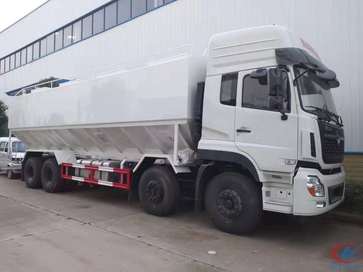 尊龙凯时集团东风天龙饲料车侧面图